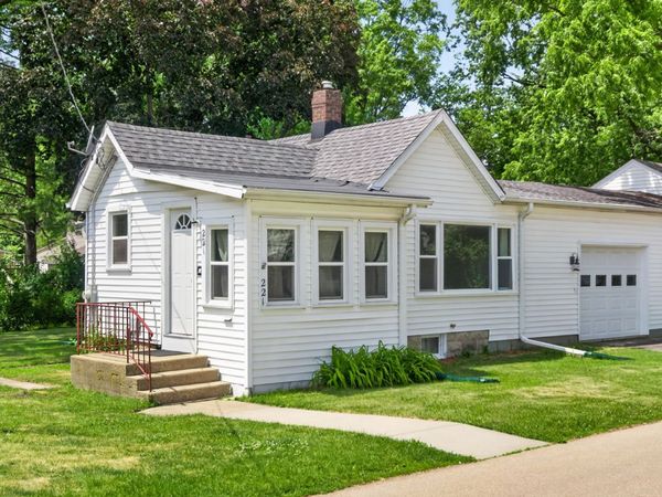 221 Ellen Street , Unit 221, Sycamore, IL 60178