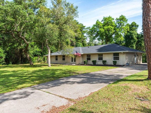 2507 Edgewater Drive, Niceville, FL 32578