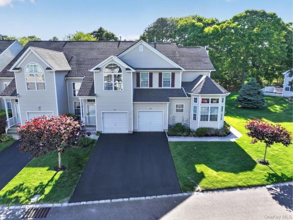 235 Kettles Lane, Medford, NY 11763