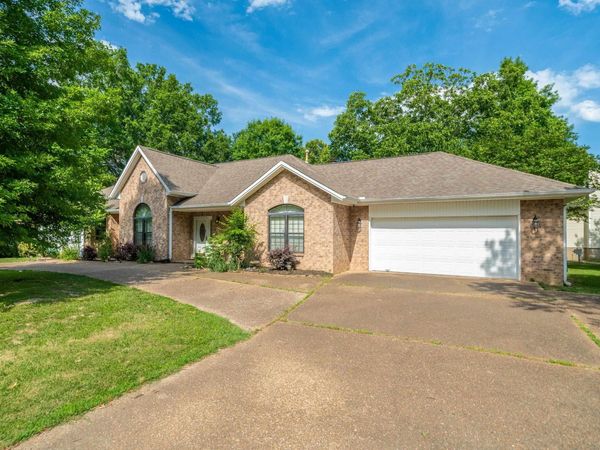 447 LONG BEACH Drive, Hot Springs, AR 71913