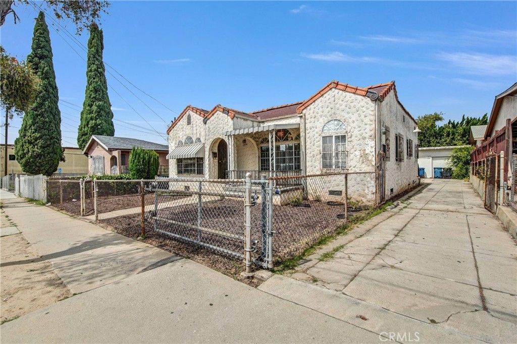 817 S Rowan Avenue, Los Angeles, CA 90023 Main Photo