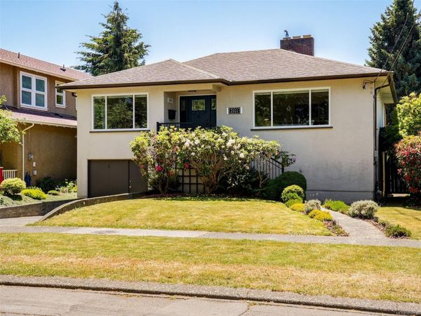 2021 Byron St, Oak Bay, BC V8R 1L8