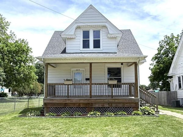 669 MAPLE Avenue, Galesburg, IL 61401