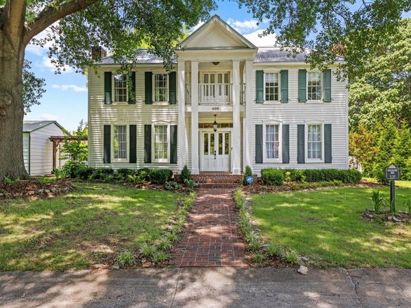 608 4th St, Tuscumbia, AL 35674