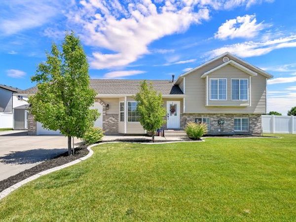 4844 S MIDLAND DR W, Roy, UT 84067