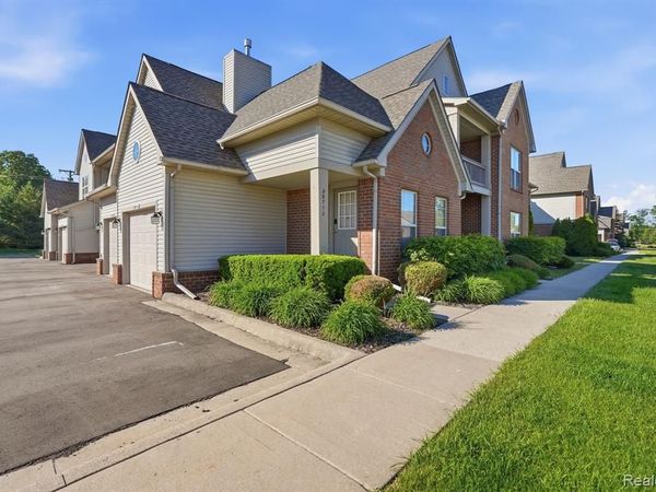 28712 Sheffield Court, Chesterfield Twp, MI 48047