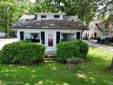 1494 Maxfield Road , Hartland Twp, MI 48353