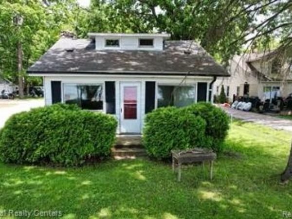 1494 Maxfield Road, Hartland Twp, MI 48353