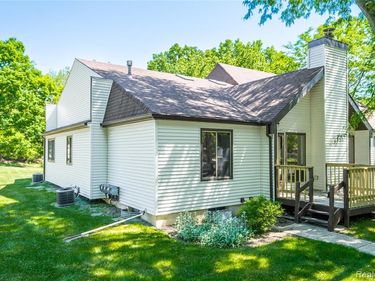 2925 Staten Avenue, Lansing, MI 48910