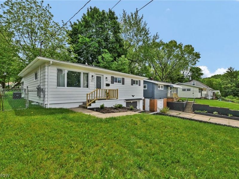 327 Horton Avenue, Akron, OH 44312 Photo 2