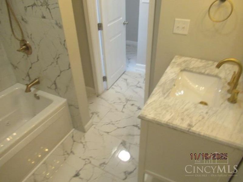 704 Greenwood Avenue, Cincinnati, OH 45229 Photo 8