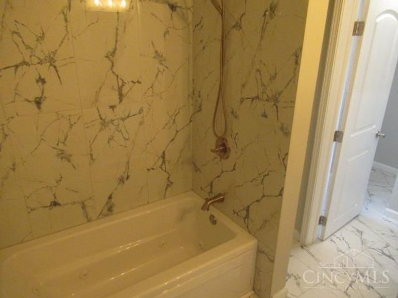 704 Greenwood Avenue, Cincinnati, OH 45229 Photo 9