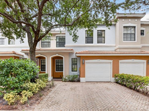 114 E Astor Circle E, Delray Beach, FL 33484