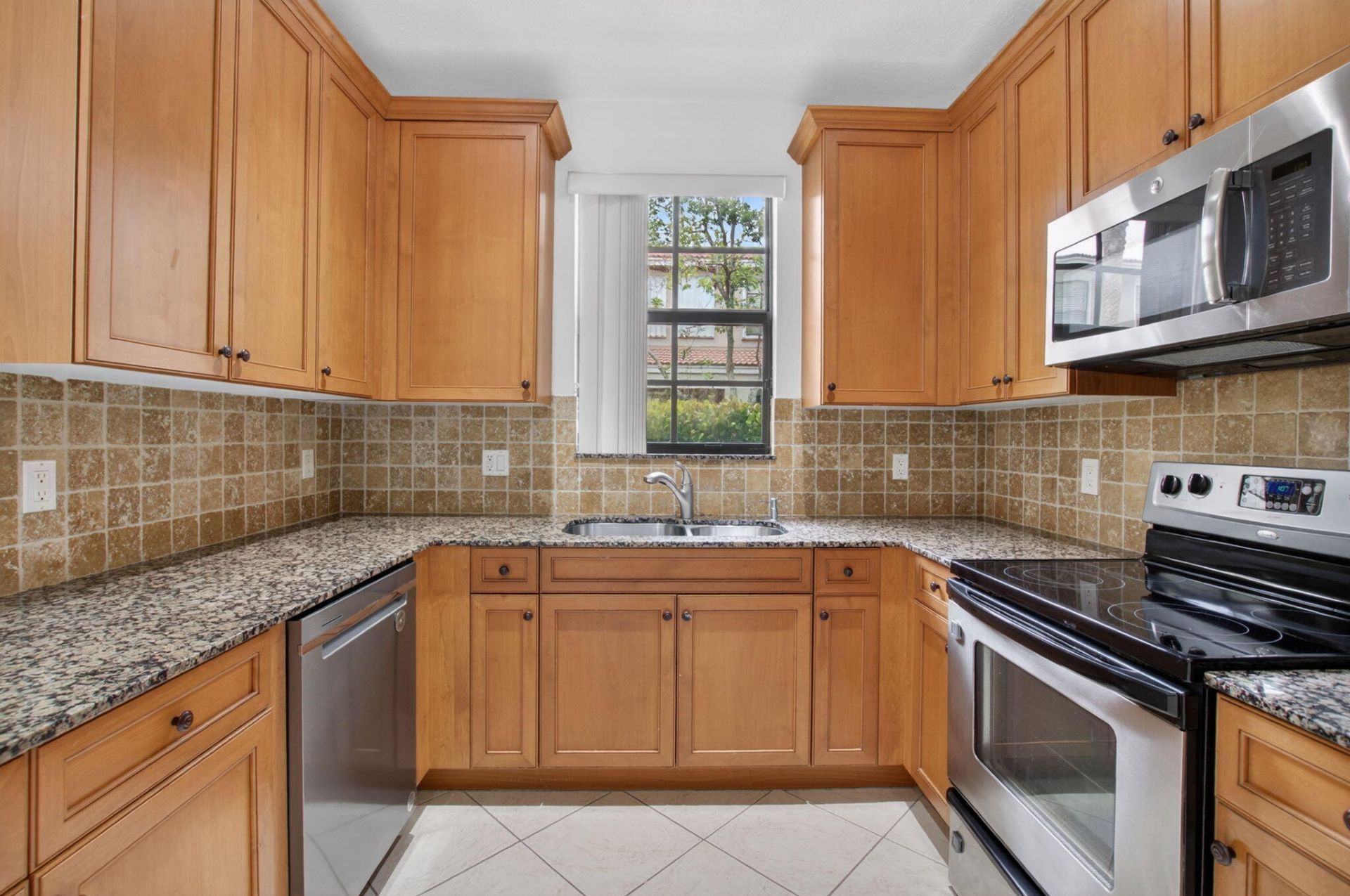114 E Astor Circle E, Delray Beach, FL 33484 Photo