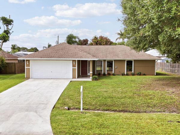 1582 SW Aledo Lane, Port St. Lucie, FL 34953