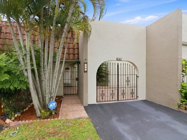 275 Jacaranda Drive, Plantation, FL 33324
