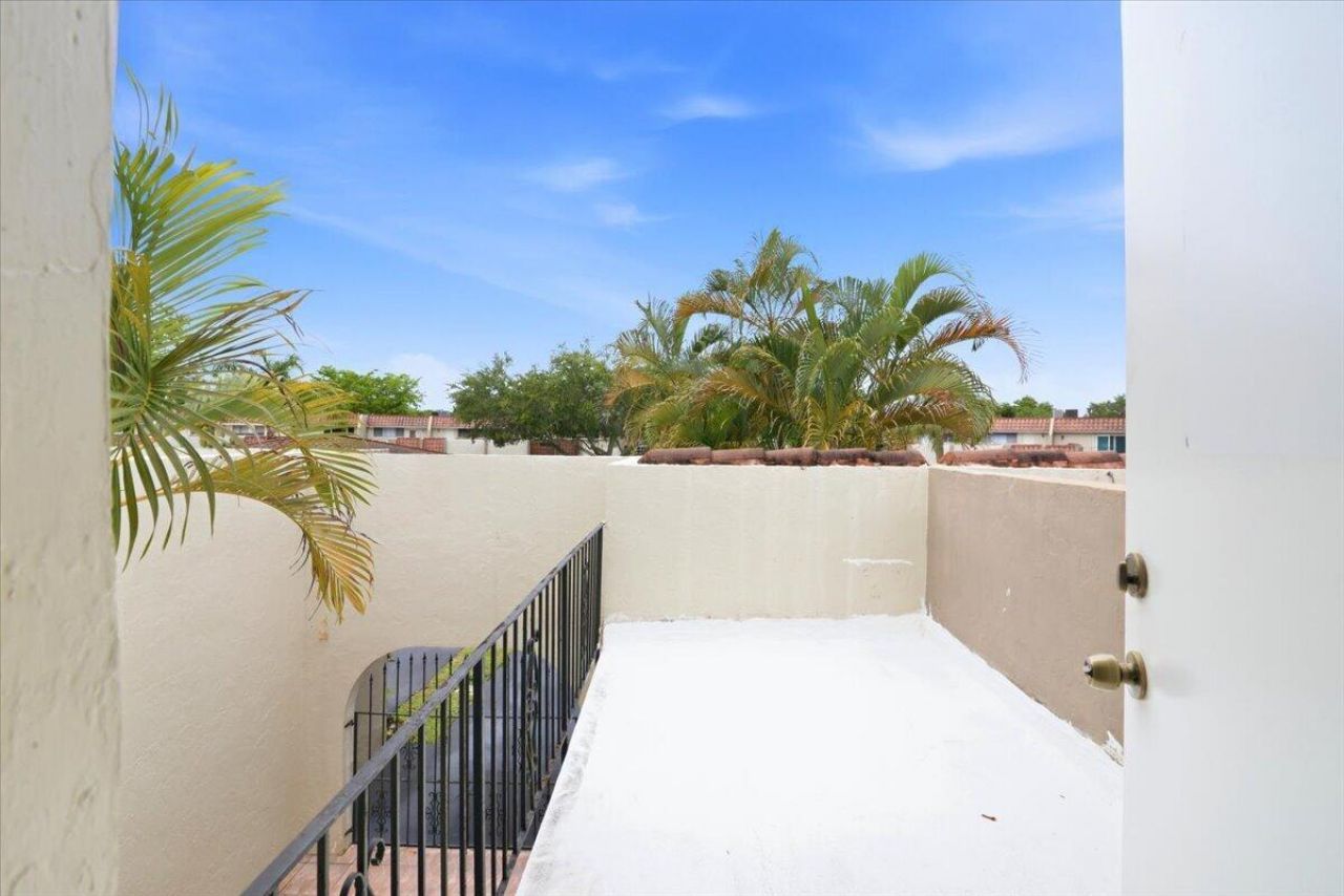 275 Jacaranda Drive, Plantation, FL 33324 Photo