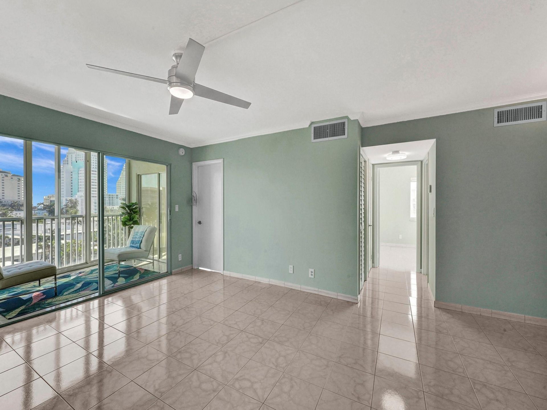 720 Bayshore Drive, Unit 504, Fort Lauderdale, FL 33304 Photo