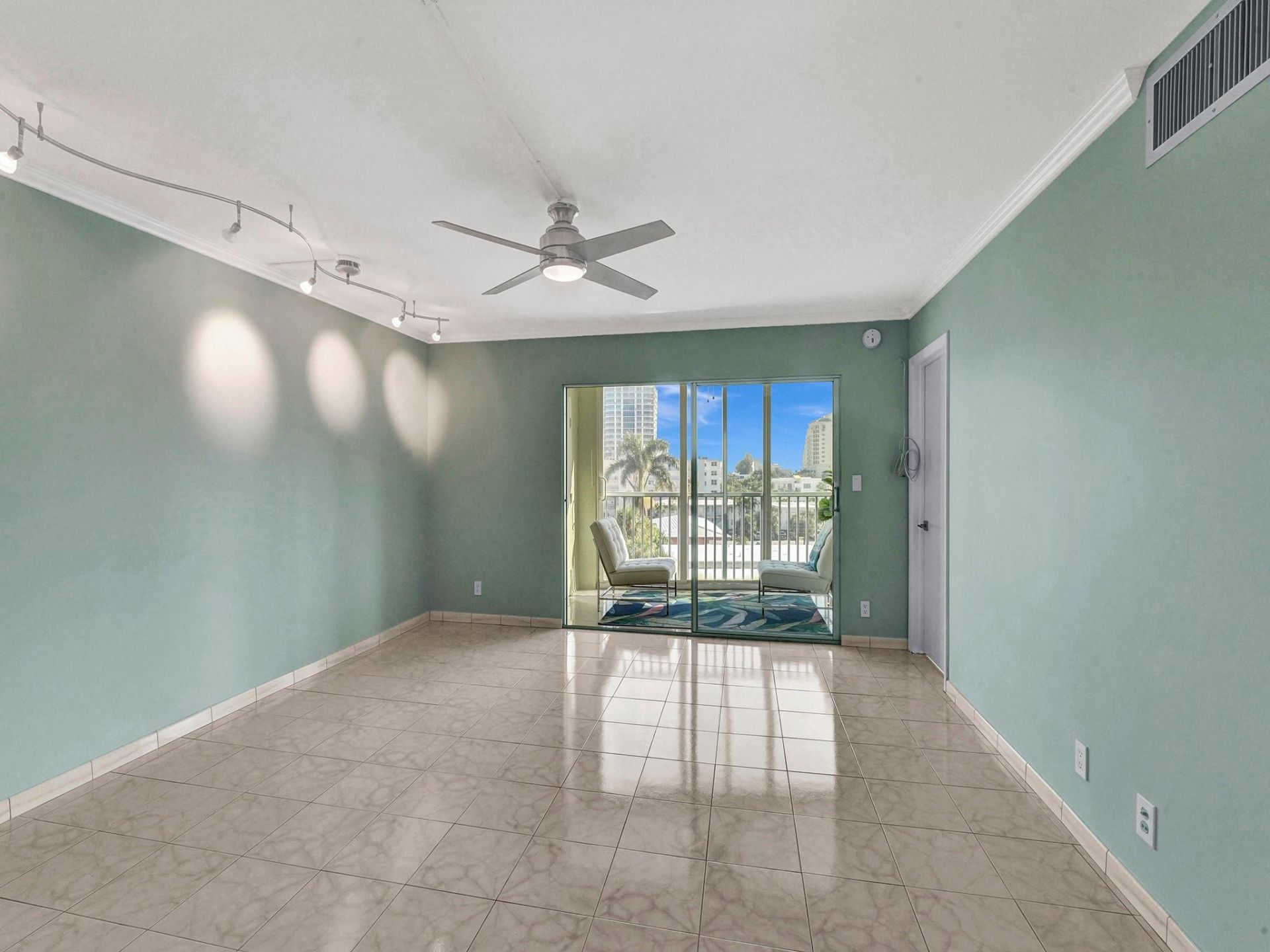 720 Bayshore Drive, Unit 504, Fort Lauderdale, FL 33304 Photo
