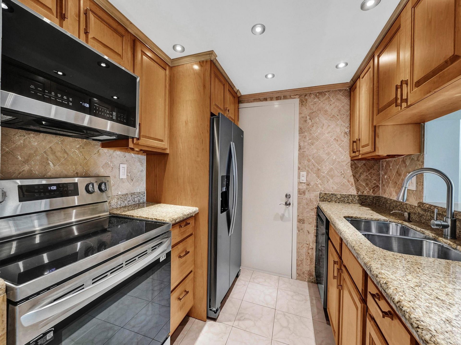 720 Bayshore Drive, Unit 504, Fort Lauderdale, FL 33304 Photo