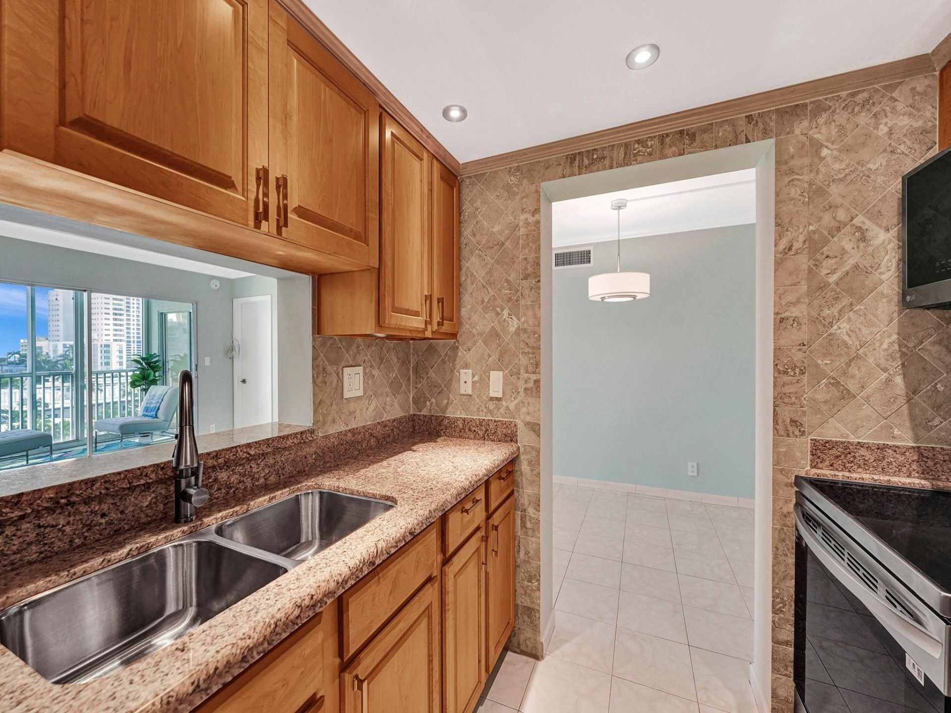 720 Bayshore Drive, Unit 504, Fort Lauderdale, FL 33304 Photo