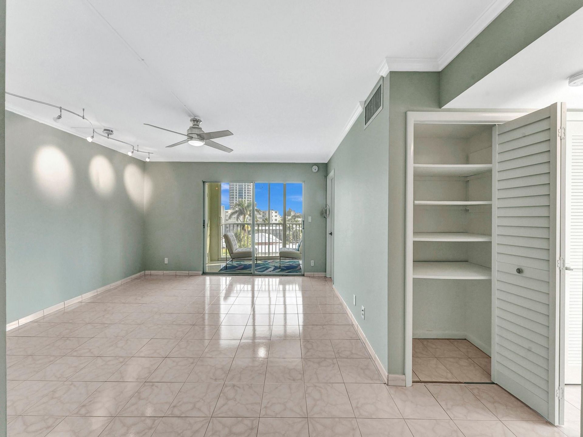 720 Bayshore Drive, Unit 504, Fort Lauderdale, FL 33304 Photo