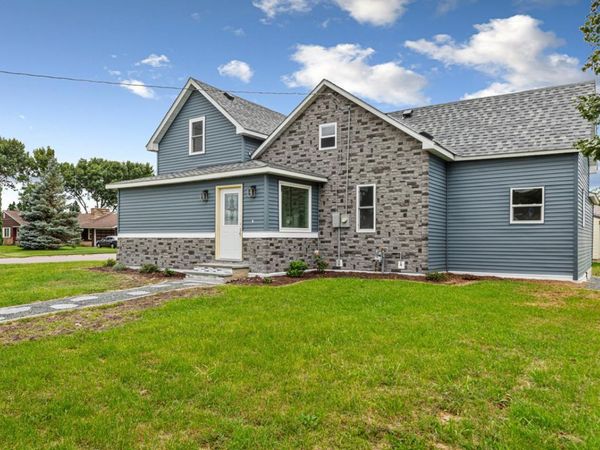 515 Benzel Avenue SW, Madelia, MN 56062