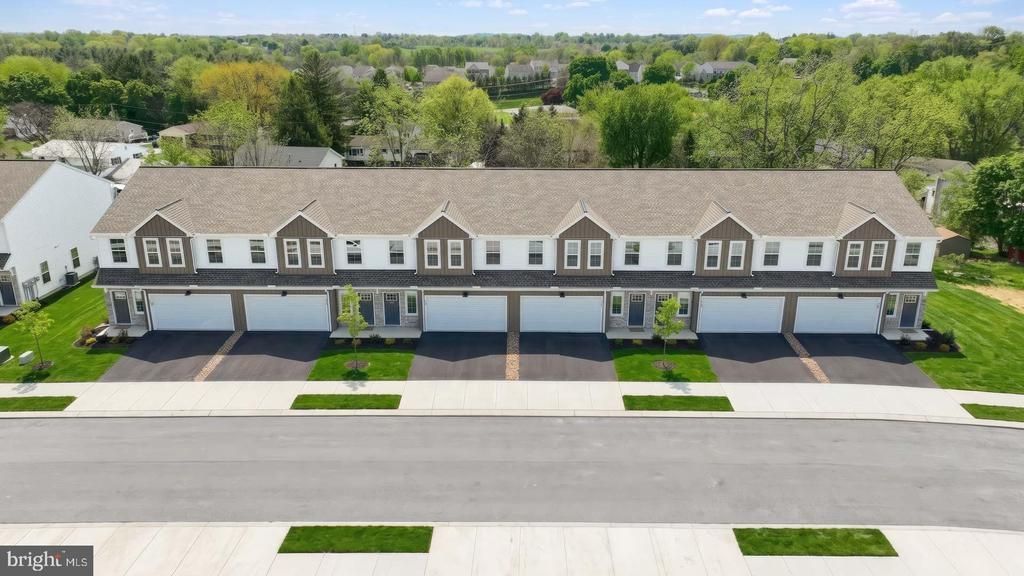 7849 OAK BROOK DRIVE , HARRISBURG, PA 17112