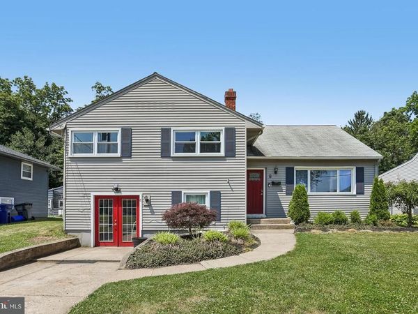 8 ROSE LANE, BURLINGTON, NJ 08016