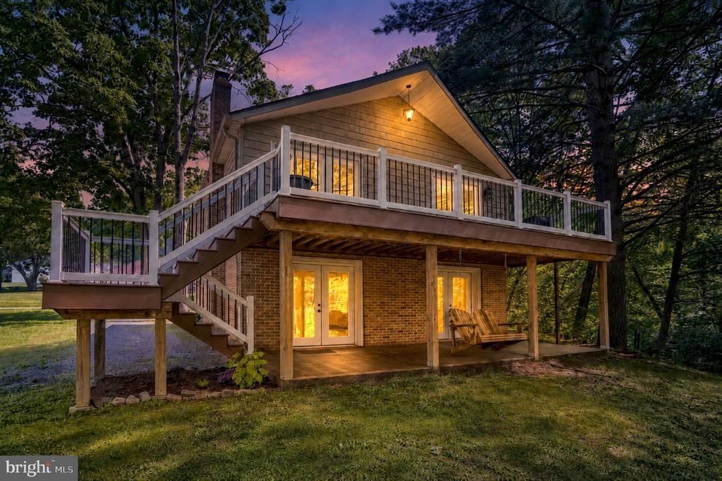 156 LAKESIDE DRIVE , FREDERICKSBURG, PA 17026