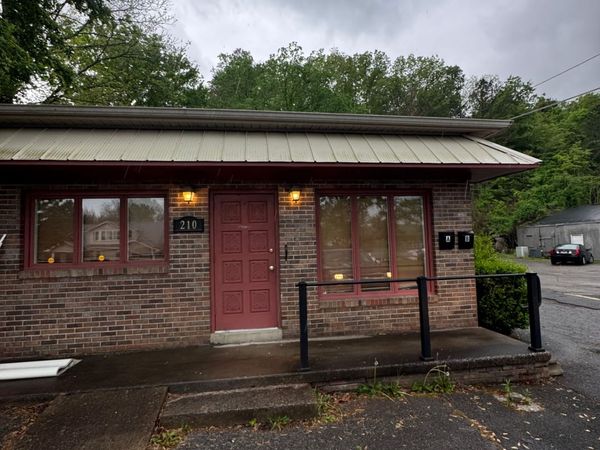 210 E Main St , Waverly, TN 37185