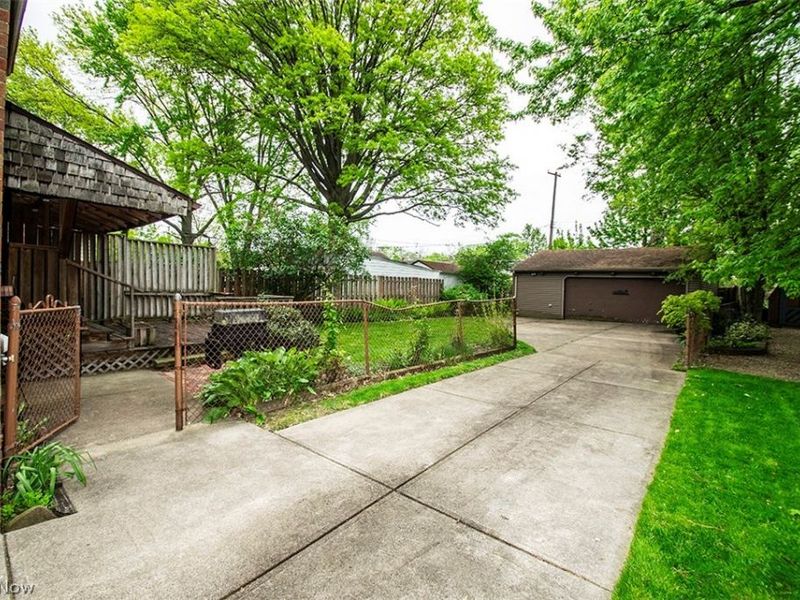 16305 Elsienna Avenue , Cleveland, OH 44135 Photo 2