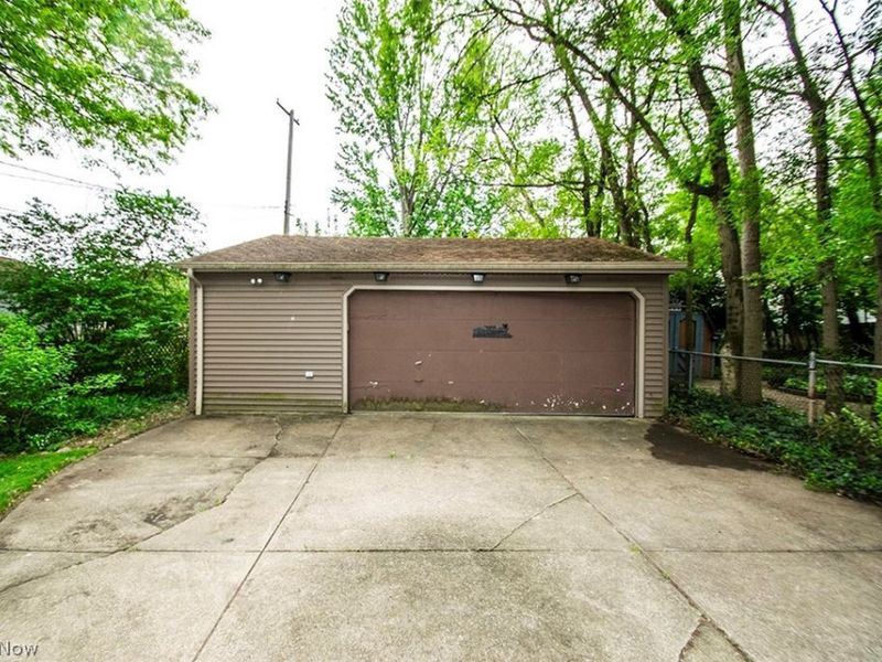 16305 Elsienna Avenue , Cleveland, OH 44135 Photo 8