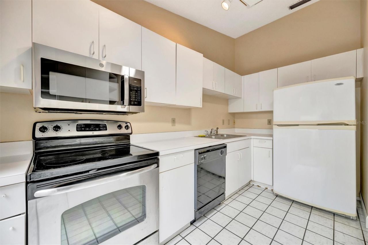 2925 Park Lake Drive , Unit 12, Bradenton, FL 34209 Photo