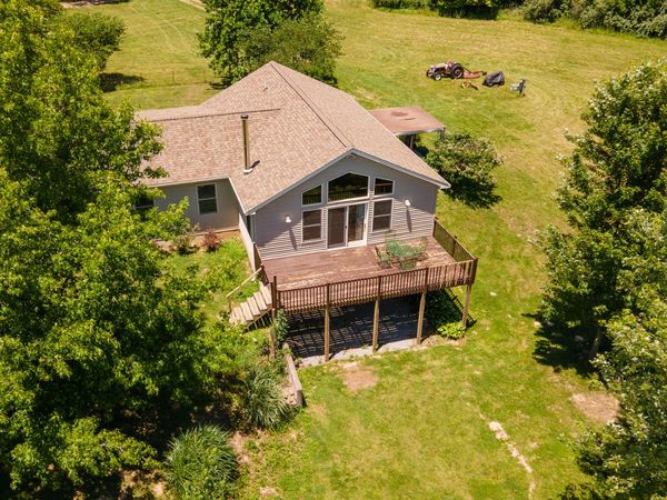 450 Clark School Road , Desoto, IL 62924