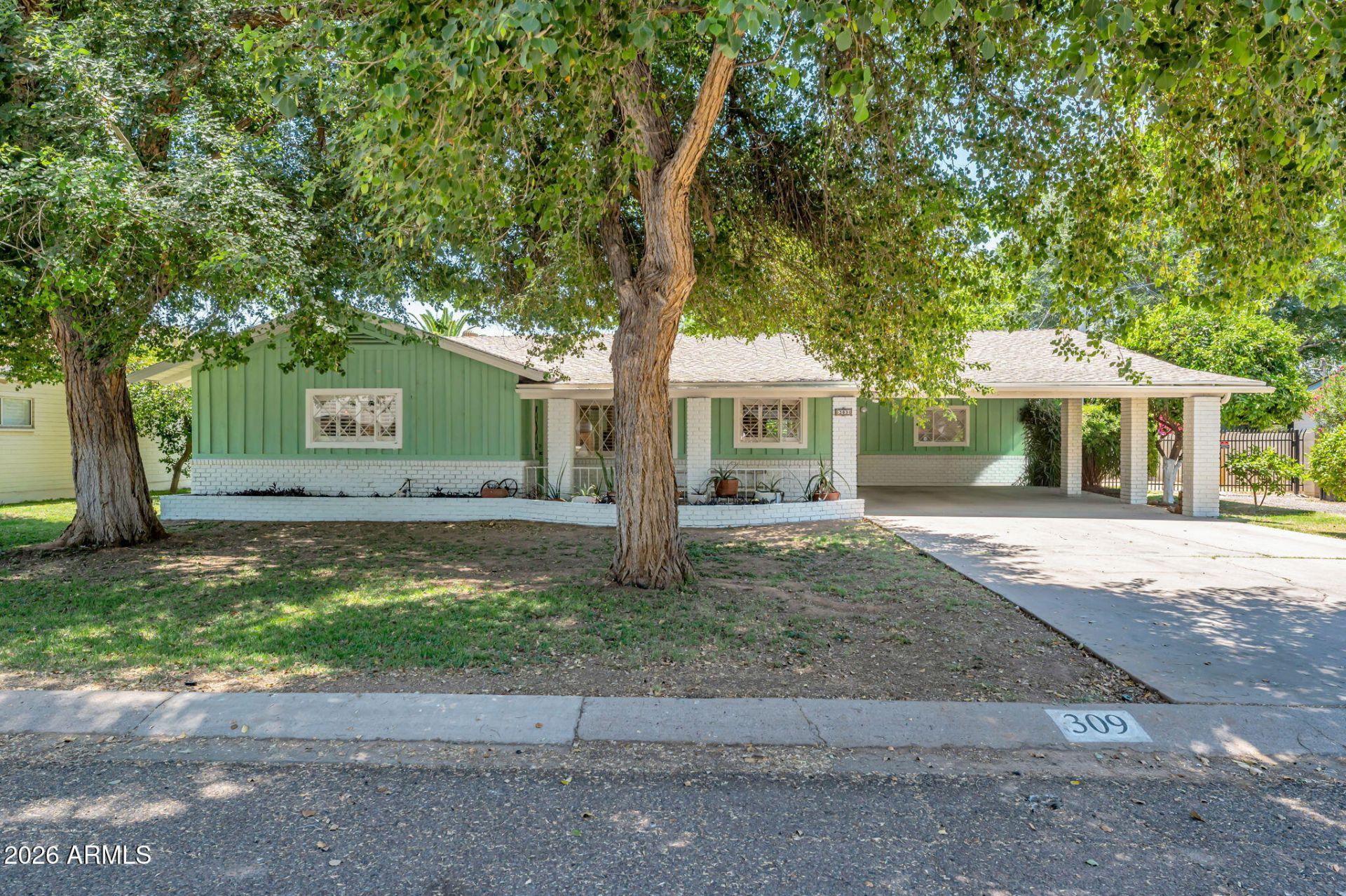 309 E KEIM Drive, Phoenix, AZ 85012