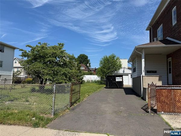 33 Gaston Avenue, GARFIELD, NJ 07026