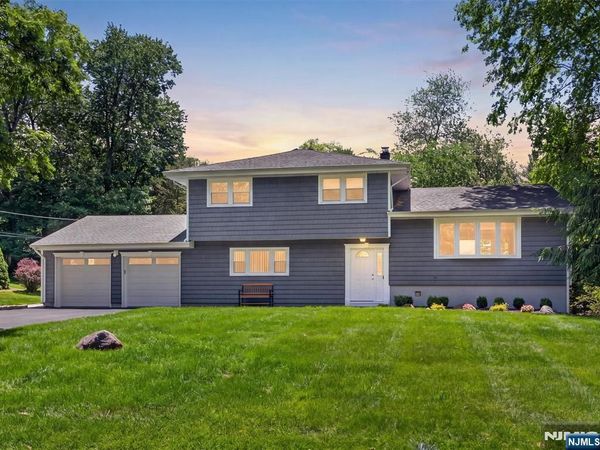 7 Willow Brook Road, HILLSDALE, NJ 07642