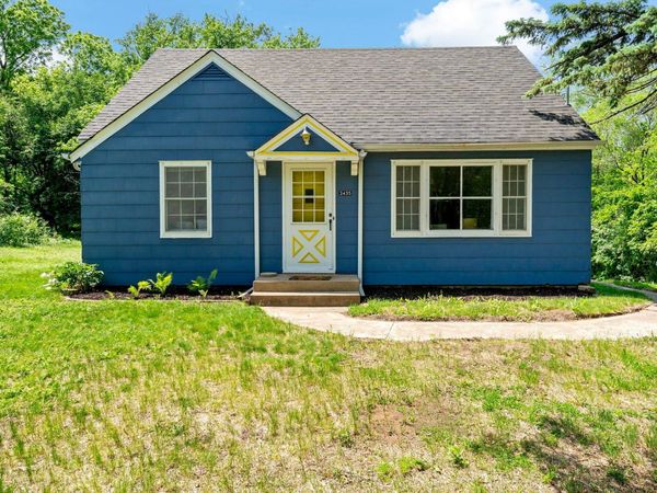 2435 Victoria Street N, Roseville, MN 55113