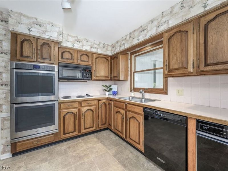 667 Clark Drive , Tallmadge, OH 44278 Photo 13