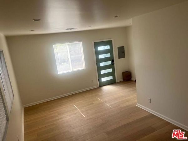 5726 Lemona Avenue, Van Nuys, CA 91411