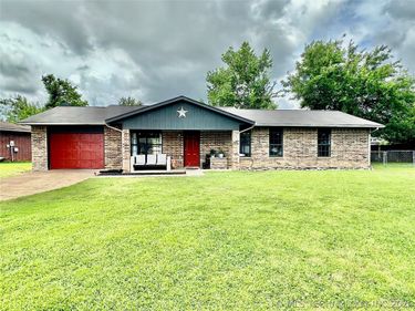 1705 S Muskogee Place , Claremore, OK 74019