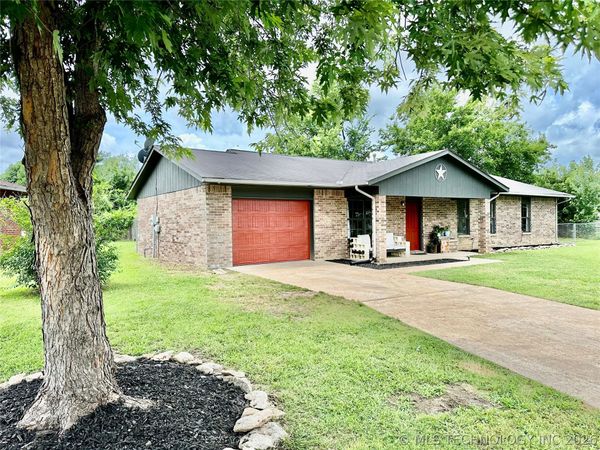 1705 S Muskogee Place, Claremore, OK 74019