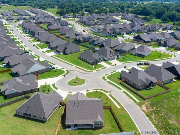 1617 N 72nd Street, Broken Arrow, OK 74014