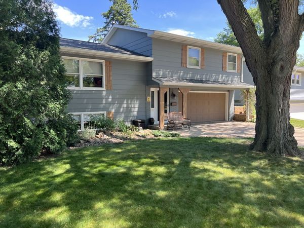 3223 Kenwood Avenue, Davenport, IA 52807