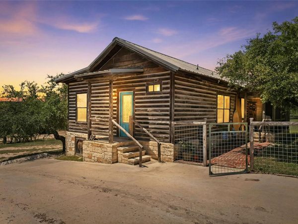 496 Middleton RD , Spicewood, TX 78669