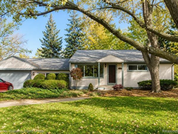 1886 Ruby Avenue, Rochester Hills, MI 48309