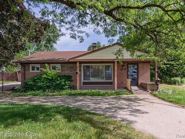 22471 Remick Drive, Clinton Twp, MI 48036
