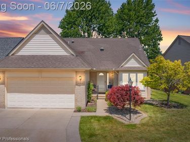 52505 Westcreek Drive Drive, Macomb Twp, MI 48042