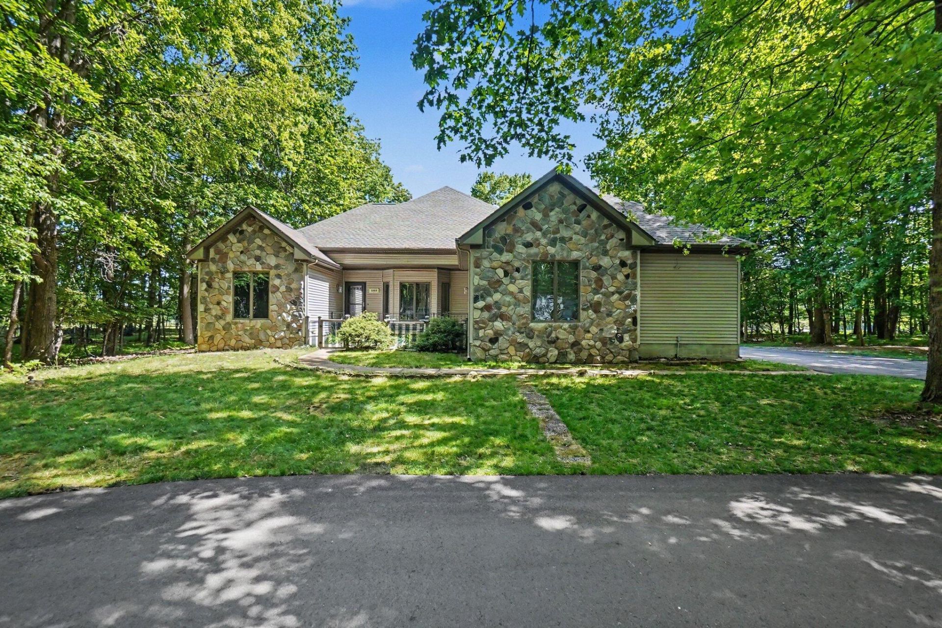 9980 Sunset Drive, Canadian Lakes, MI 49346 Main Photo